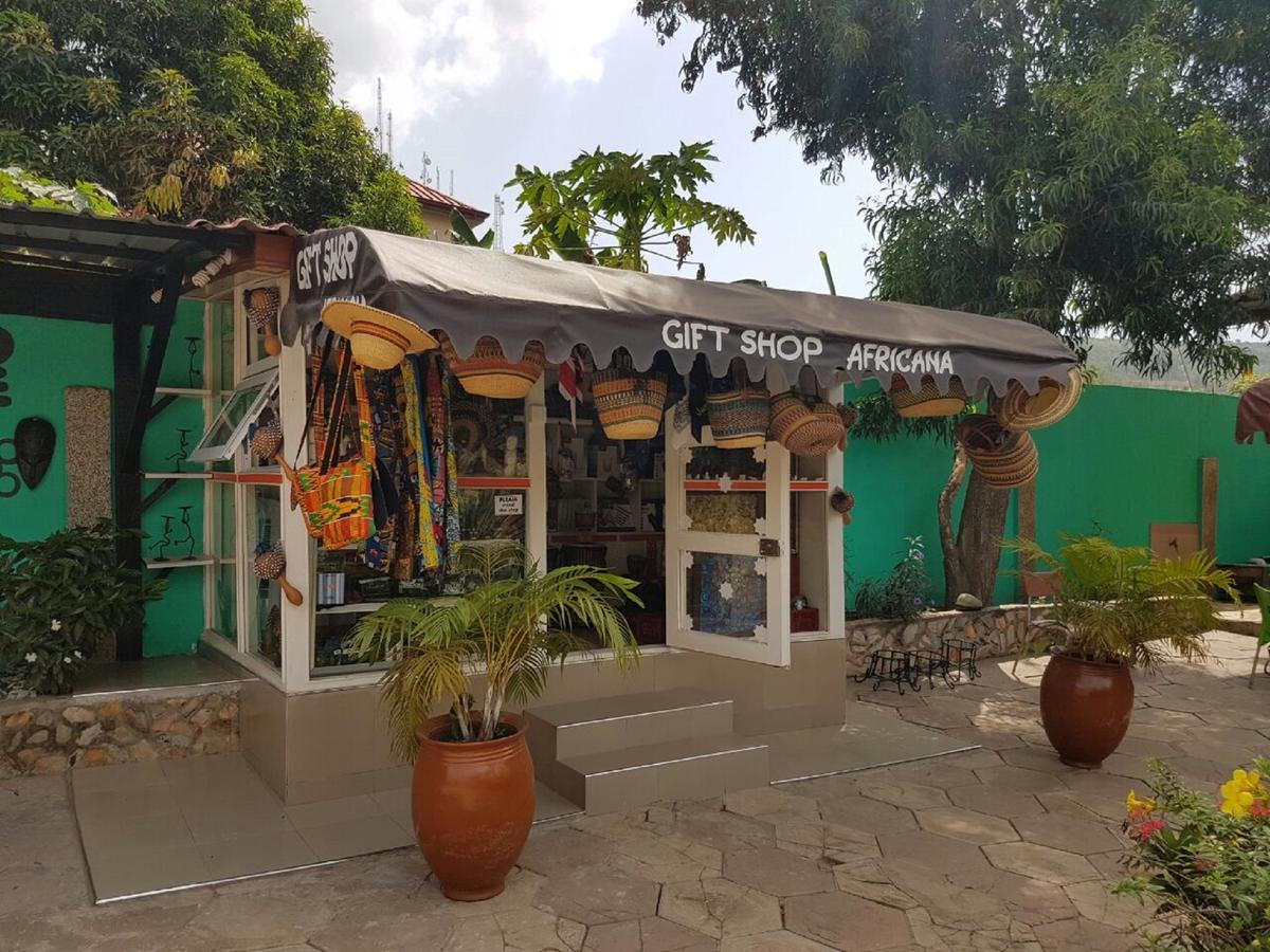 De Mod Hotel Ngleshi Amanfro Exterior photo